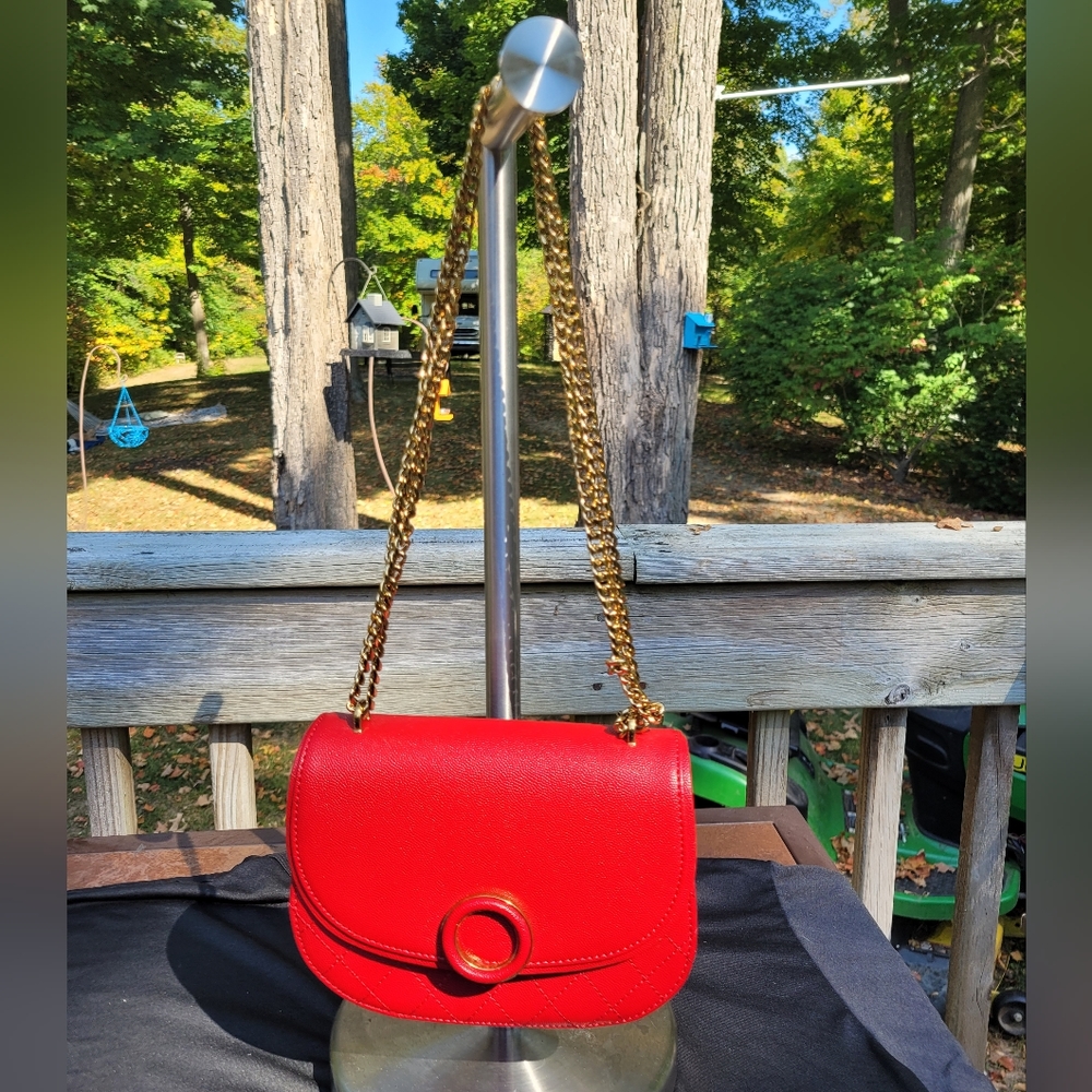 CHARLES & KEITH CHAIN STRAP CROSSBODY. RED. MUST SEE. NEW